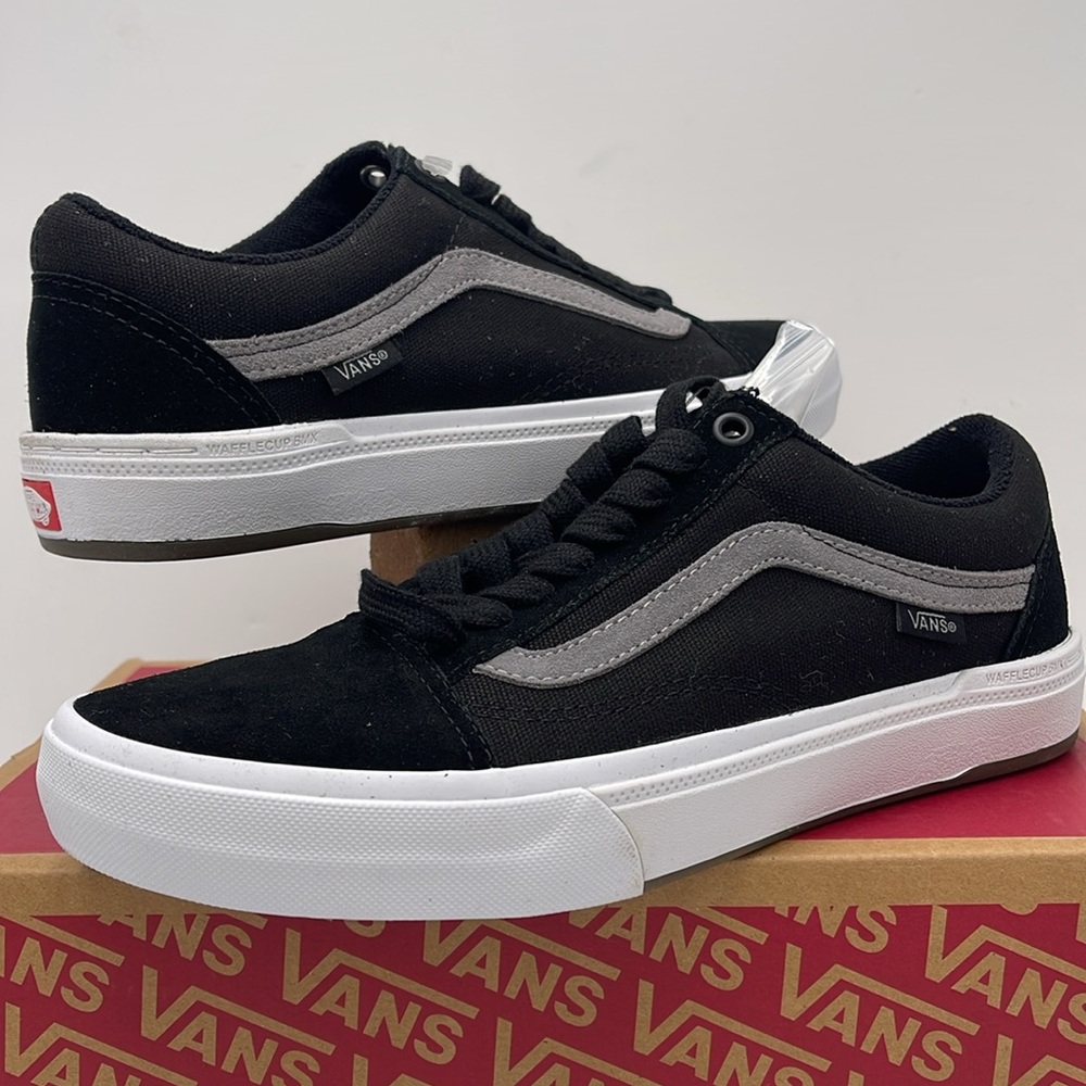 Vans WMNS Black and Gray Sneakers Bmx Old Skool
Black/Gray/White
VN0A5JIP9BG - Picture 9 of 16